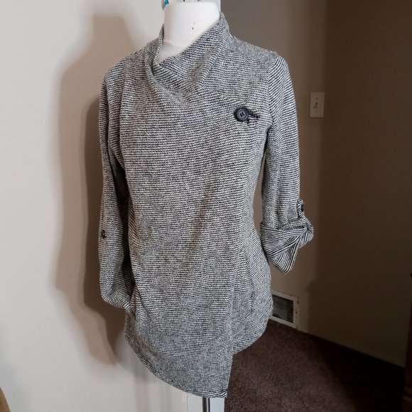 Black and White striped sweater - Picture 1 of 8